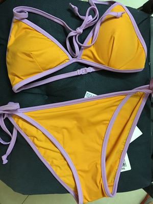 这一套蛮漂亮的呀,而且很便宜,78一套,今年在优衣库买了三套泳衣啦,一件有袖子的199买的,一件法式连体99,这套观望最久,最惊喜,以后在优衣库买衣服,不是非要不可的、都观望观望吧,而且搞活动时候不一定最便宜,清仓最便宜 这一套蛮漂亮的呀,而且很便宜,78一套,今年在优衣库买了三套泳衣啦,一件有袖子的199买的,一件法式连体99,这套观望最久,最惊喜,以后在优衣库买衣服,不是非要不可的、都观望观望吧,而且搞活动时候不一定最便宜,清仓最便宜