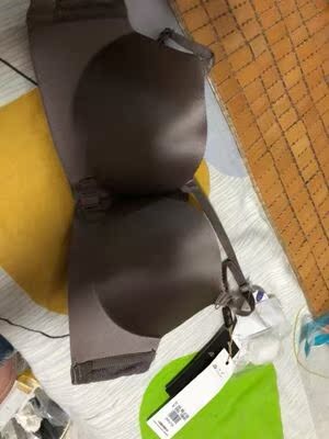 大小尺码合适，这款内衣我收到啦！迫不及待打开 质量不错 我试穿了一下特别舒适 一点都不紧崩 加宽的收腹乳效果特别好 罩杯穿起来不空杯 聚拢效果好啊 内衣厚度也是可以接受的 质量真心不错特别划算的套装 内衣没有色差 做工也不错 颜色我也喜欢 物美价廉值得购买。