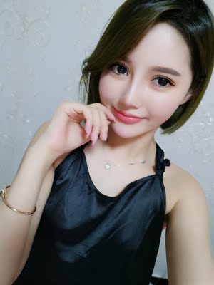 睡衣收到了穿上特别的好看 面料很舒服 而且很柔软 颜色和图片上一样 没有色差 夏天穿一点都不热 料子滑滑的