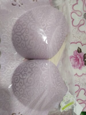 内衣不错，摸起来很舒服，色泽也很温和。