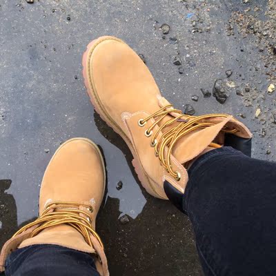 超级美的,质量更好,女孩儿买了一款男鞋38号的,平时37码,单穿着也很舒服,想象一下冬天的话垫个厚垫应该可以过冬了呢,搭配裙子裤子都OK,鞋底舒服,刚穿时皮面会有点硬,磨合一下就很好了,久了更有质感,期待它变的有质感 超级美的,质量更好,女孩儿买了一款男鞋38号的,平时37码,单穿着也很舒服,想象一下冬天的话垫个厚垫应该可以过冬了呢,搭配裙子裤子都OK,鞋底舒服,刚穿时皮面会有点硬,磨合一下就很好了,久了更有质感,期待它变的有质感