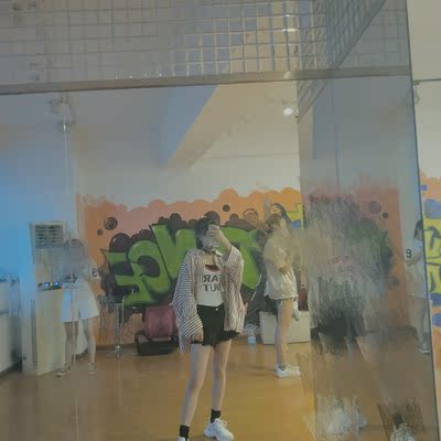 表演穿的服装,刚开始穿有点尬,啊哈哈 但是超级酷的, 安排 skr~ 表演穿的服装,刚开始穿有点尬,啊哈哈 但是超级酷的, 安排 skr~