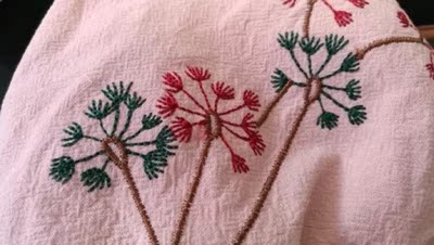 质量挺好的,不是很亲肤的那种,但很透气,样式很清秀,穿起来很性感、乖巧, 质量挺好的,不是很亲肤的那种,但很透气,样式很清秀,穿起来很性感、乖巧,