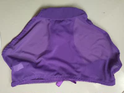 大小合适，网纱的，弹性还可以，做工也不错，夏天穿着透气。第一次的时候有点掉色，但不变形。物美价廉～