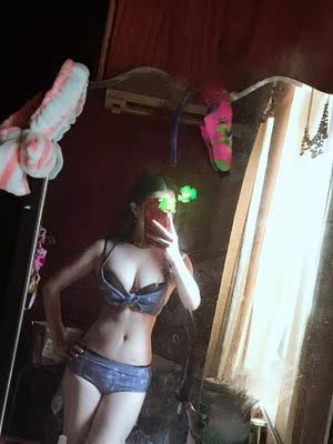 很好，很性感。超显胸。