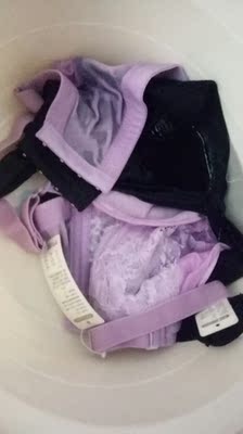 以前总是买那种胸垫很厚的  显得特别肥  但是找到了这款性价比较高的胸罩  而且超薄透气  客服推荐的码子大小也刚刚好 第一次买这种 很喜欢 以后还来这家