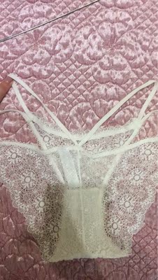 好评给买家服务态度，但是实事求是地说面料真心不舒服，而且做工有问题穿上才发现的，左边的带子是拧巴的