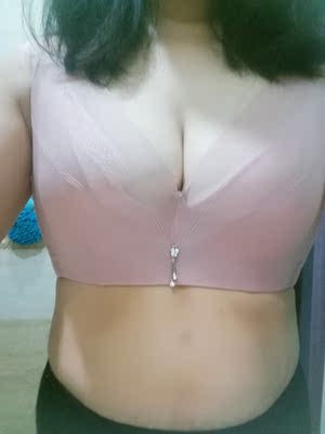 的确是很好，生宝宝后胖了很多，还有副乳了，这个能收副乳，看似很薄款，却能集中聚拢，推荐推荐！必须回购！！！