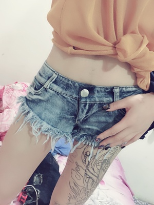 很性感哦 非常喜欢这种 长短正好 大爱 价格也不贵 别犹豫啦 很性感哦 非常喜欢这种 长短正好 大爱 价格也不贵 别犹豫啦