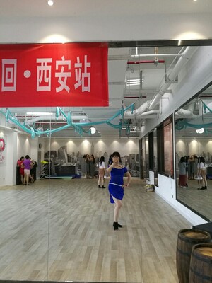 颜色好看 穿着舒服 特别是快递很给力 颜色好看 穿着舒服 特别是快递很给力