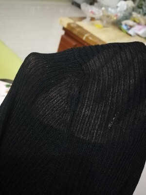 皮裙非常好~上衣显瘦贴身不错的,透度也刚刚好~就是走线车工不行哎~ 皮裙非常好~上衣显瘦贴身不错的,透度也刚刚好~就是走线车工不行哎~