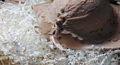 不仅尺码合适，还送了透明肩带，好评！