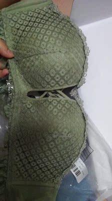 75C第一次买到准的内衣,试了一下挺舒服的 75C第一次买到准的内衣,试了一下挺舒服的