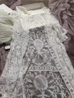 宝贝收到了有段时间了，刚出门旅游回来，就穿了一次，但是很仙哦，游泳完了搭下特别好看，也很实用，客服很好还送了泳帽。本身里面那件也买了，但是肚子上肉肉太多，哭....等减完肥可以穿美美的泳衣时候再多买几件。性价比很高哦&hellip;&hellip;大家有喜欢的赶紧下手啦，真的超级好看的