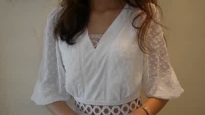 无钢圈文胸最适合现在穿，对胸部好非常的健康，不会勒肉，穿起来特舒服，没有束缚感。厚度对我来说刚合适，不会太厚，主要是以前穿别的内衣空杯严重，面料很舒服，里面料子摸着软软的，聚拢效果很好看着小丰满，托得胸型很美。副乳收可以把多余的肉肉收进去的，而这个就蛮理想的，无异味、洗过不易变形，贴合度满分，超级喜欢