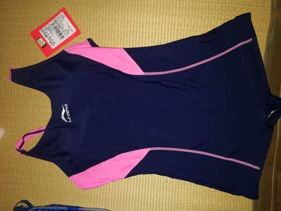 品牌的商品就是好，穿着合身。做工精细。还送的眼镜包。以后有需要还在她家买。