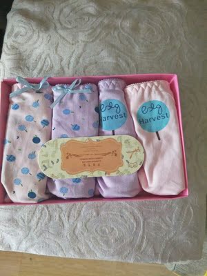 女士三角裤收到了，质量非常好，是纯棉的，穿着非常舒服，款式也非常好看。