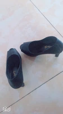 质量好。很稳。挺好穿的。百搭大爱。