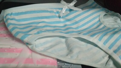 摸起来很粗糙质量很差的样子。 摸起来很粗糙质量很差的样子。