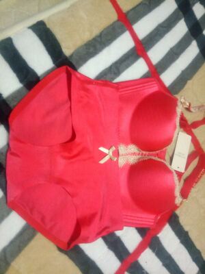 不错，没有色差，面料也很舒适，是我想要的，清洗了一下，没有掉色，很棒。