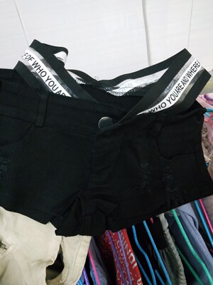 裤子收到啦  上身效果不错  特别显瘦 物流也挺快的