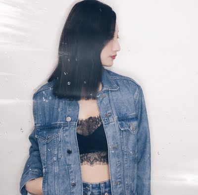 是同学推荐给我的，太满意了，穿起来很舒服，适合我这种胸小的穿，从来没买过这么满意的内衣，之前买的内衣要嘛太大要嘛太小手臂要是伸展下内衣感觉都跑位，现在这件内衣真的很满意，大小刚好，也不会手伸展下就要跑掉，我喜欢这种薄薄的没有钢圈的，包装又很好看高端，价格又实惠，我已经买了两件了，打算再买两件换着穿，