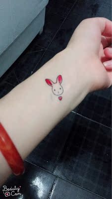 很不错，也很容易贴