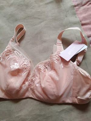 宝贝收到啦，薄款的，质量好，聚拢效果好，比带海绵的还有效果，夏天穿透气性好，我不热