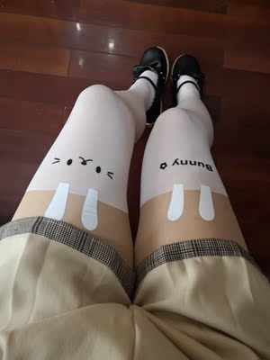 袜子很可爱！厚度也不错啦www穿上感觉萌萌哒🐰