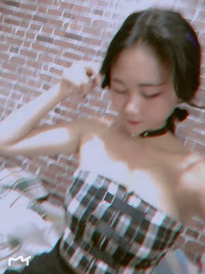 真的很漂亮，穿着也很好看