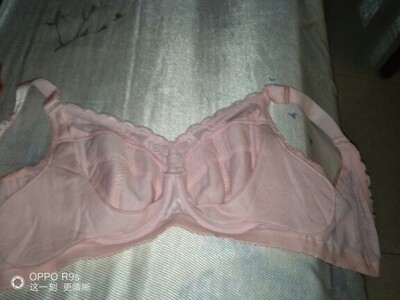 怀孕了胸围就暴涨，在店里都不好买。淘宝真是万能的。买前量胸围，咨询客服，推荐的尺码很准，这次300减55.直接买了3件！