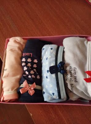 裤子收到了，非常喜欢，穿着舒服，质量挺好！值得购买！