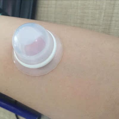 没有味道的,很软,我的是有内陷的,一吸就出来了,不会有特别疼的感觉,刚开始取下来看真的有点效果哦 没有味道的,很软,我的是有内陷的,一吸就出来了,不会有特别疼的感觉,刚开始取下来看真的有点效果哦