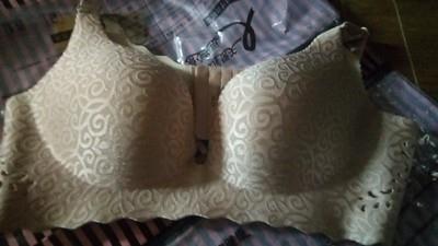 文胸质量很好，颜色也很正，透气性好，穿起来特别舒适！