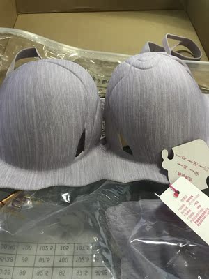 发货快!颜色很漂亮!是喜欢的类型!也很划算!客服莉莉很好! 发货快!颜色很漂亮!是喜欢的类型!也很划算!客服莉莉很好!