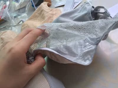 还挺好穿的，显小，无钢圈的相当舒服，比较划算的。还不错哦，值得购买。 我把这家衣衣推荐给其他人，都叫我帮他们买，买多更优惠，他们可开心了，相信下次还会让我帮忙买的。没想到这质量那么好，以后就关注你家了，太满意了