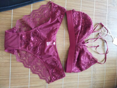 很好颜色很好看，包装精美，睡衣款式也好看，幸亏减肥了不然睡衣都穿不了。质量非常好，与卖家描述的完全一致，非常满意,真的很喜欢，完全超出期望值，发货速度非常快，包装非常仔细、严实，物流公司服务态度很好，运送速度很快，很满意的一次购物