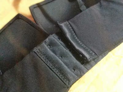 质量还可以 不是薄款 感觉不用肩带会滑下去的样子😂😂