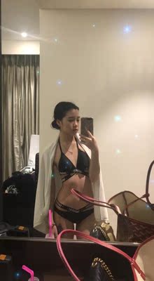 很性感的比基尼?，穿上很抢眼??