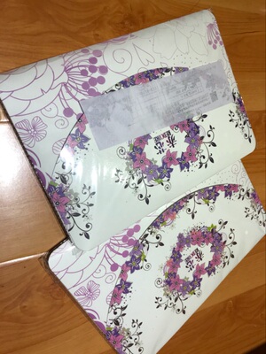 整个包装全湿了，还在里面包装好，不然里面全都湿了。 内包装我给满分