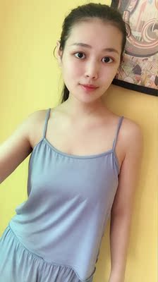 睡衣的面料很舒服呢，很软很轻薄，穿着睡觉很舒适～做工很好没有多余的线头，夏天穿非常凉爽，洗过也没有掉色脱水的现象，性价比很高呢～