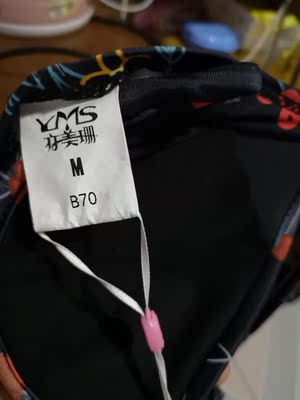 衣服质量不错，客服不负责，说好的改码数，确没有改，回来有点小😞