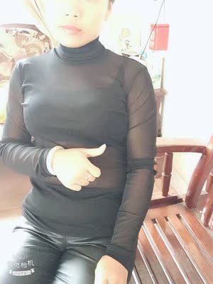 感觉网纱款的会容易破，可是收到宝贝后听喜欢的，做工精细，穿起来也不感觉冷。