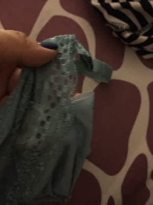 拍了以后等了好多天不发货最后告诉我没有我要拍的颜色,我说哪好吧换个颜色也行,然后又等了好多天,终于发货了,又等了好多好多天,货终于到了,打开一看,结果是坏的,内衣罩杯破了一个大口子。我已经很好说话了,你们这样做生意,真的合适吗? 拍了以后等了好多天不发货最后告诉我没有我要拍的颜色,我说哪好吧换个颜色也行,然后又等了好多天,终于发货了,又等了好多好多天,货终于到了,打开一看,结果是坏的,内衣罩杯破了一个大口子。我已经很好说话了,你们这样做生意,真的合适吗?