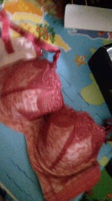 这个穿着不聚拢，没注意是三排扣的，感觉一般。