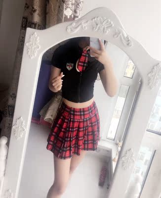 一套特好看,质量也超好,客服妹子推荐的没错,裙子也可以单独搭配任何上衣,总之很美穿上很有一种学生制服的诱惑,制服趴可以穿。 一套特好看,质量也超好,客服妹子推荐的没错,裙子也可以单独搭配任何上衣,总之很美穿上很有一种学生制服的诱惑,制服趴可以穿。