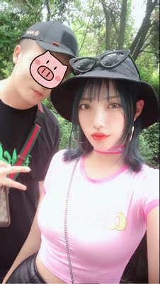 这么便宜的衣服 质量尽然还不错！  开始我的表演：看别人评论都是这样写的&ldquo;淘宝几年才知道评论满85字才会有积分，所以从今天以后，这段话走到哪里就会复制粘贴到哪里。&rdquo;说实话吧！我不太清楚这事，我是一个跟风者，所以喃！以后我的每一条评论都会是一样的。 当然这条评论 仅限于好评粘贴，中评、差评有另外的模版。 呵呵 不知道满85个字了没？ 我很懒 没数过！！我猜 应该过百了。产品非常满意，完美