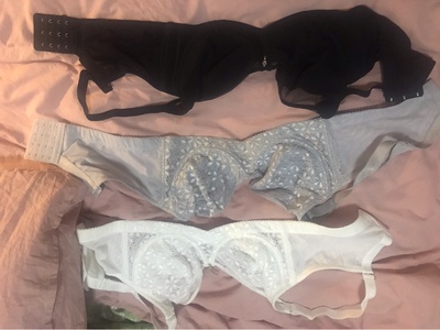 第一次買的時候罩杯和胸圍都偏小，這次下單都加了一個碼，穿著合適了。