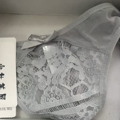 哇，收到了，包装盒很少女心哦。买的灰色很耐看，软软的，洗干净就可以穿啦！敲可爱，笔芯