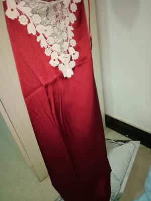 挺好的，还送了袜子。内裤。唯一不好的就是随机的内裤，是青色。要是红色或者黑色就完美了。不过还是很好了。蕾丝质量也是挺好的，没有线头等不合的地方。